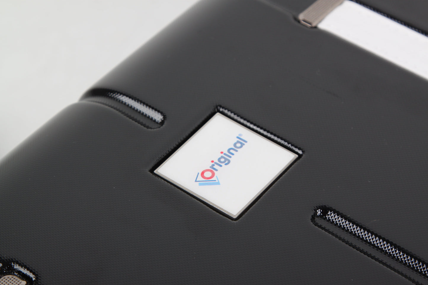 حقيبة ترولي Original®-Mambo متوفرة في قطعة واحدة خفيفة الوزن مع عجلات دوارة وقفل TSA من الجانب الصلب