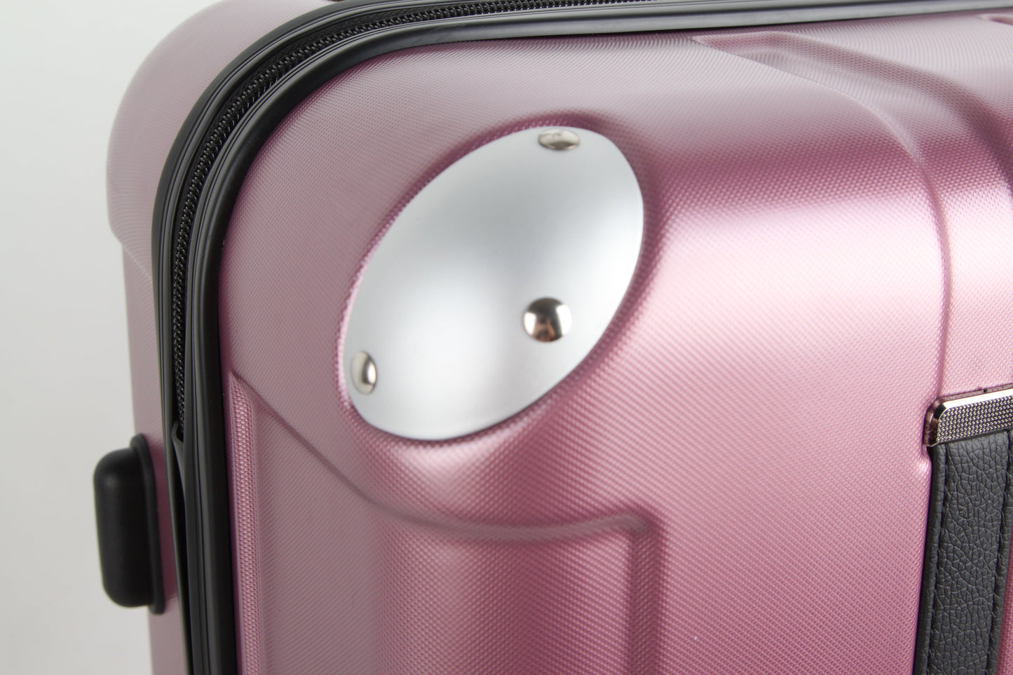 حقيبة ترولي Original®-Mambo متوفرة في قطعة واحدة خفيفة الوزن مع عجلات دوارة وقفل TSA من الجانب الصلب