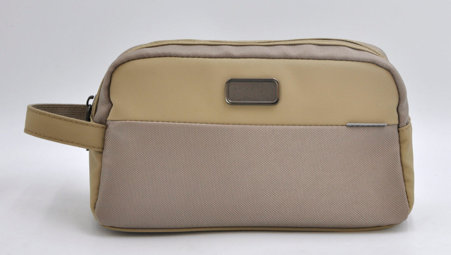 O Pouch Modern Essentials Bag
